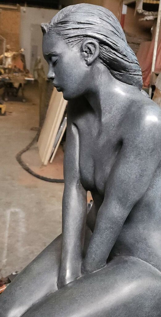 patine en cours sur bronze - sculpture "Angie" de Marie-Paule Deville-Chabrolle
réalisé par l'atelier d'art Art & Bronze @artetbronze
www.art-et-bronze.fr